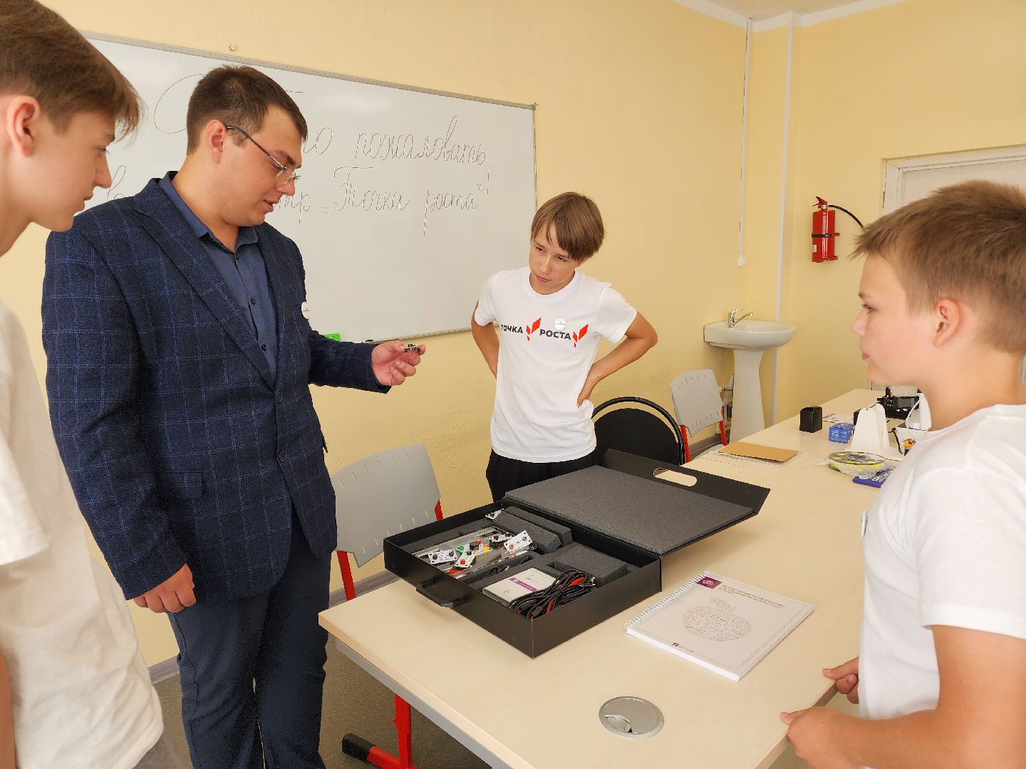 Чехов, школа 9, село Стремилово, учебный центр Точка роста, новый учитель физики, Иван Андреев, целевое направление,