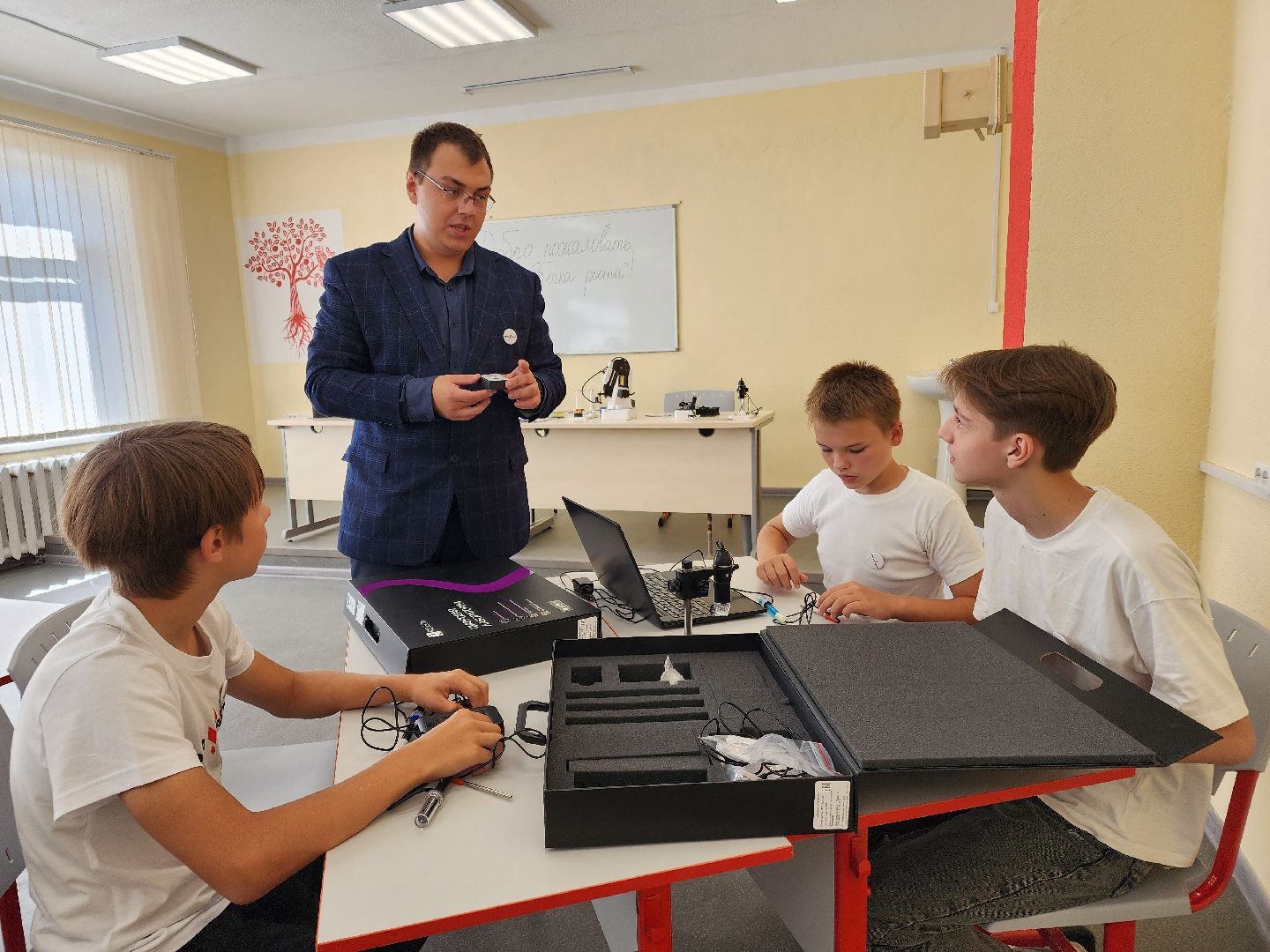 Чехов, школа 9, село Стремилово, учебный центр Точка роста, новый учитель физики, Иван Андреев, целевое направление,