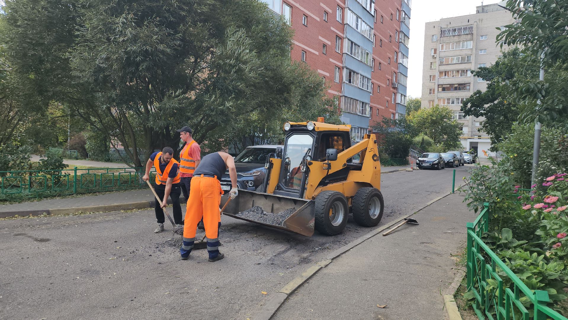 пушкино, ямочный ремонт, асфальтирование, бригада рабочих,