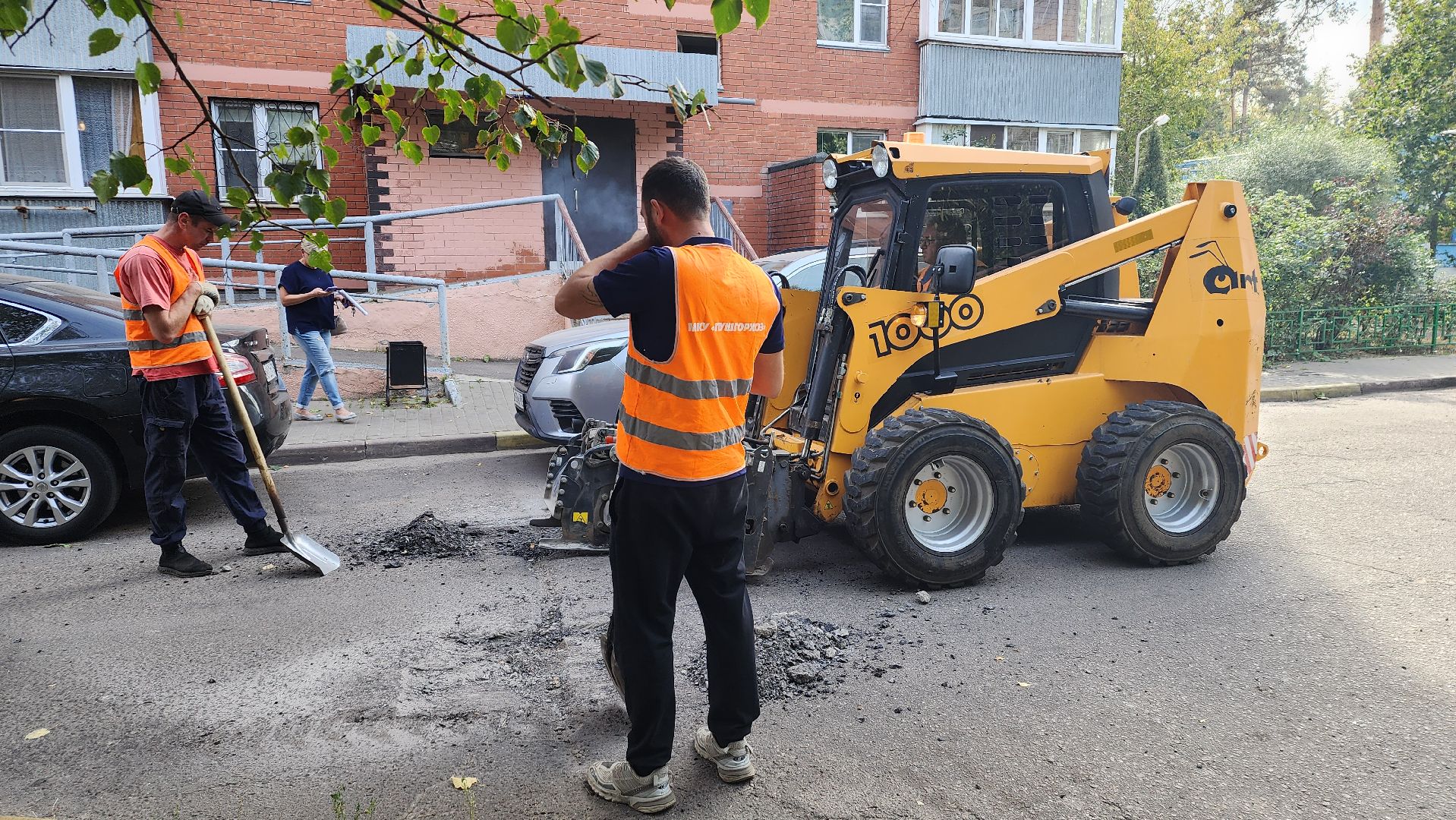 пушкино, ямочный ремонт, асфальтирование, бригада рабочих,