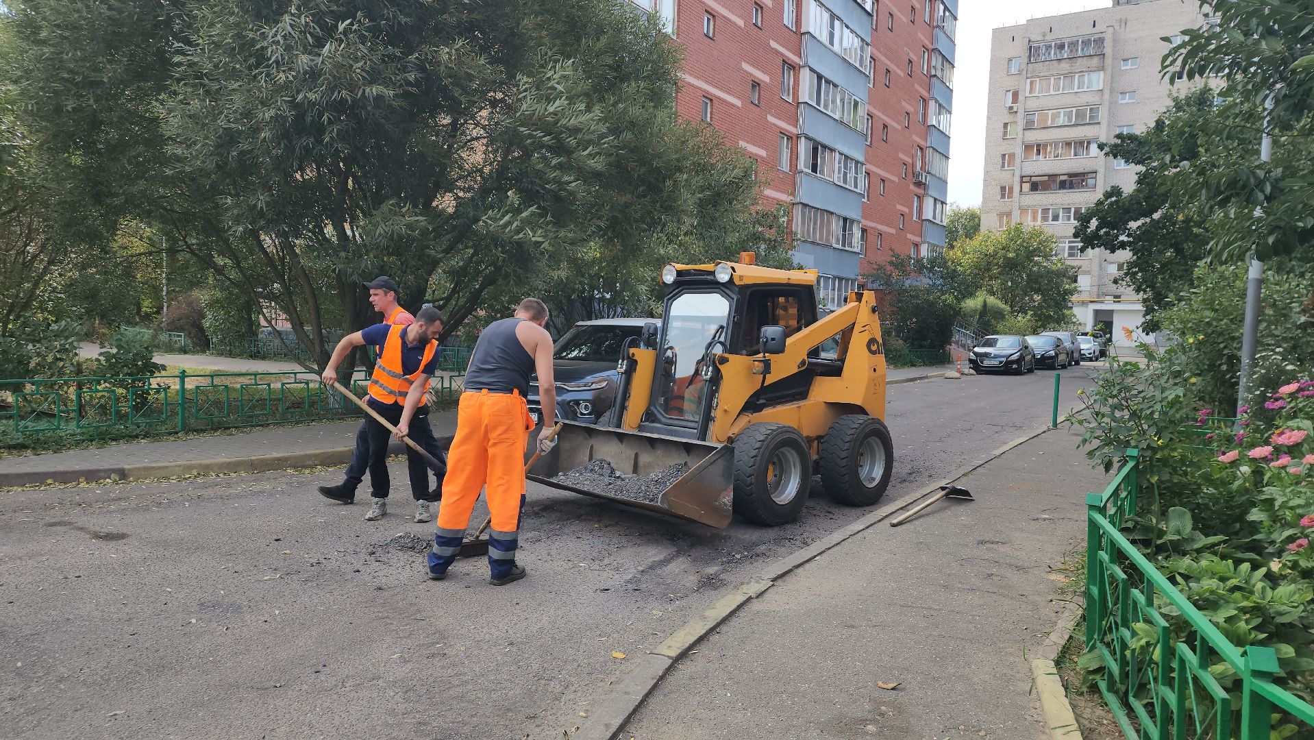 пушкино, ямочный ремонт, асфальтирование, бригада рабочих,