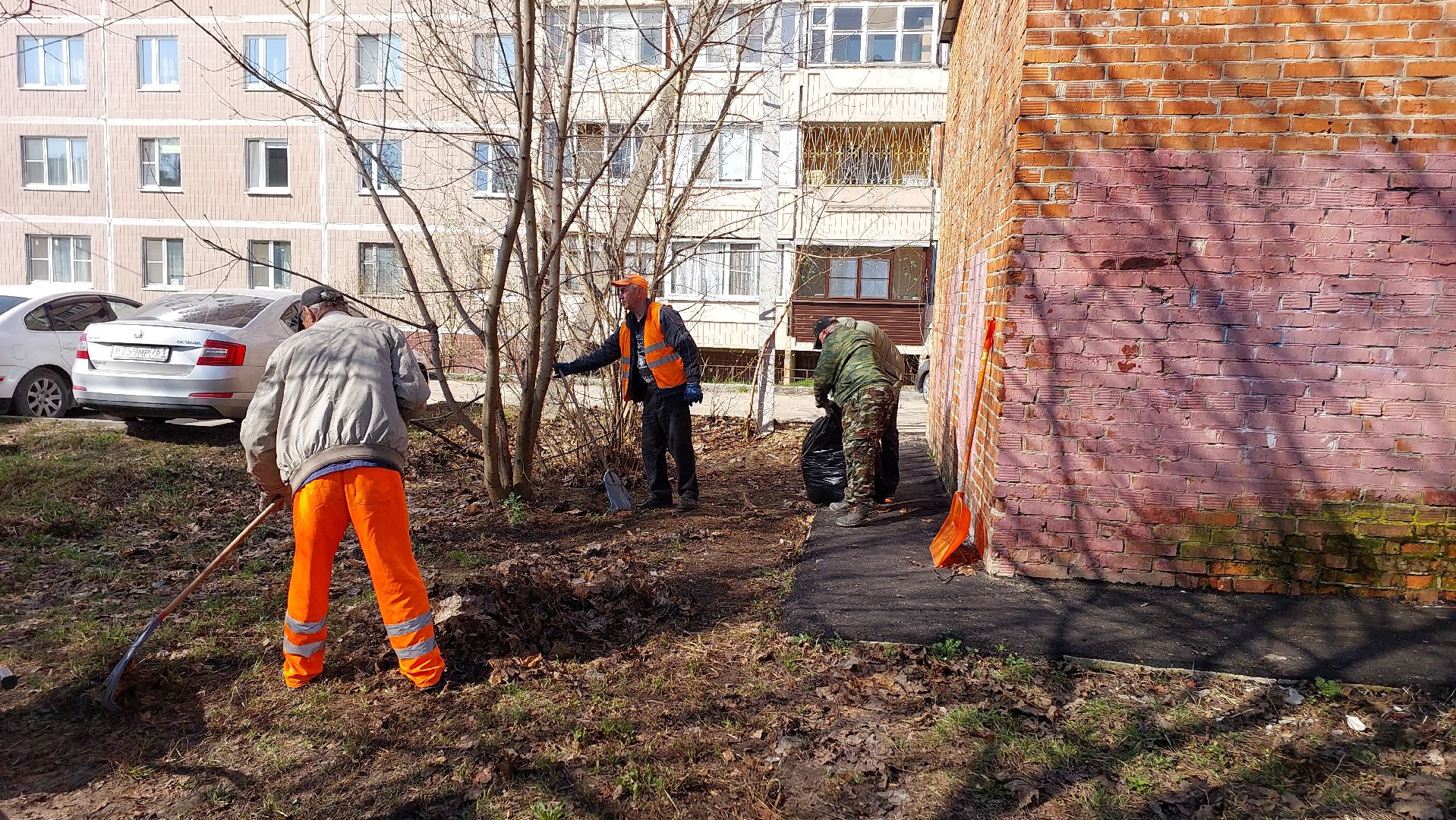 субботник, месячник по уборке, подмосковье, комбинат благоустройства, серпухов,