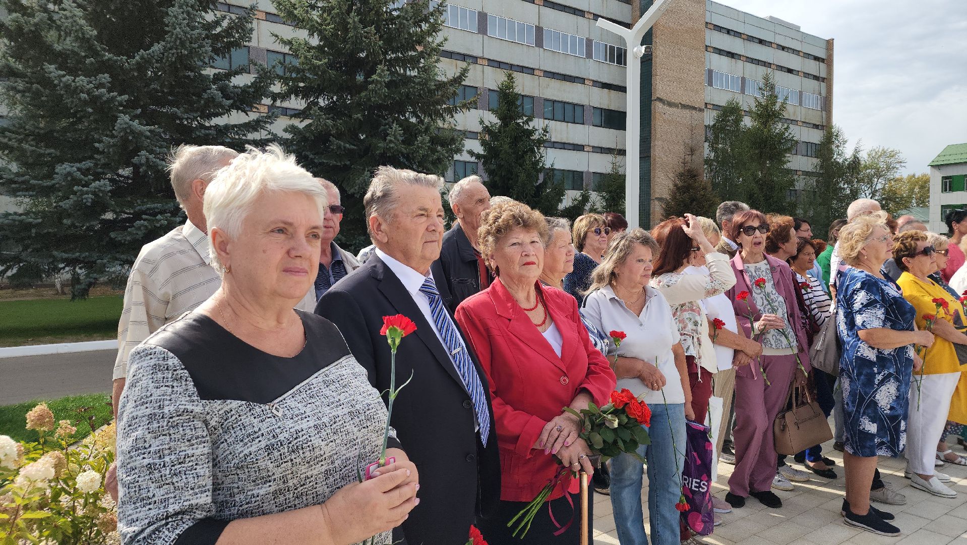 памятник, советский биолог, Щелковский биокомбинат, Лосино-Петровский,