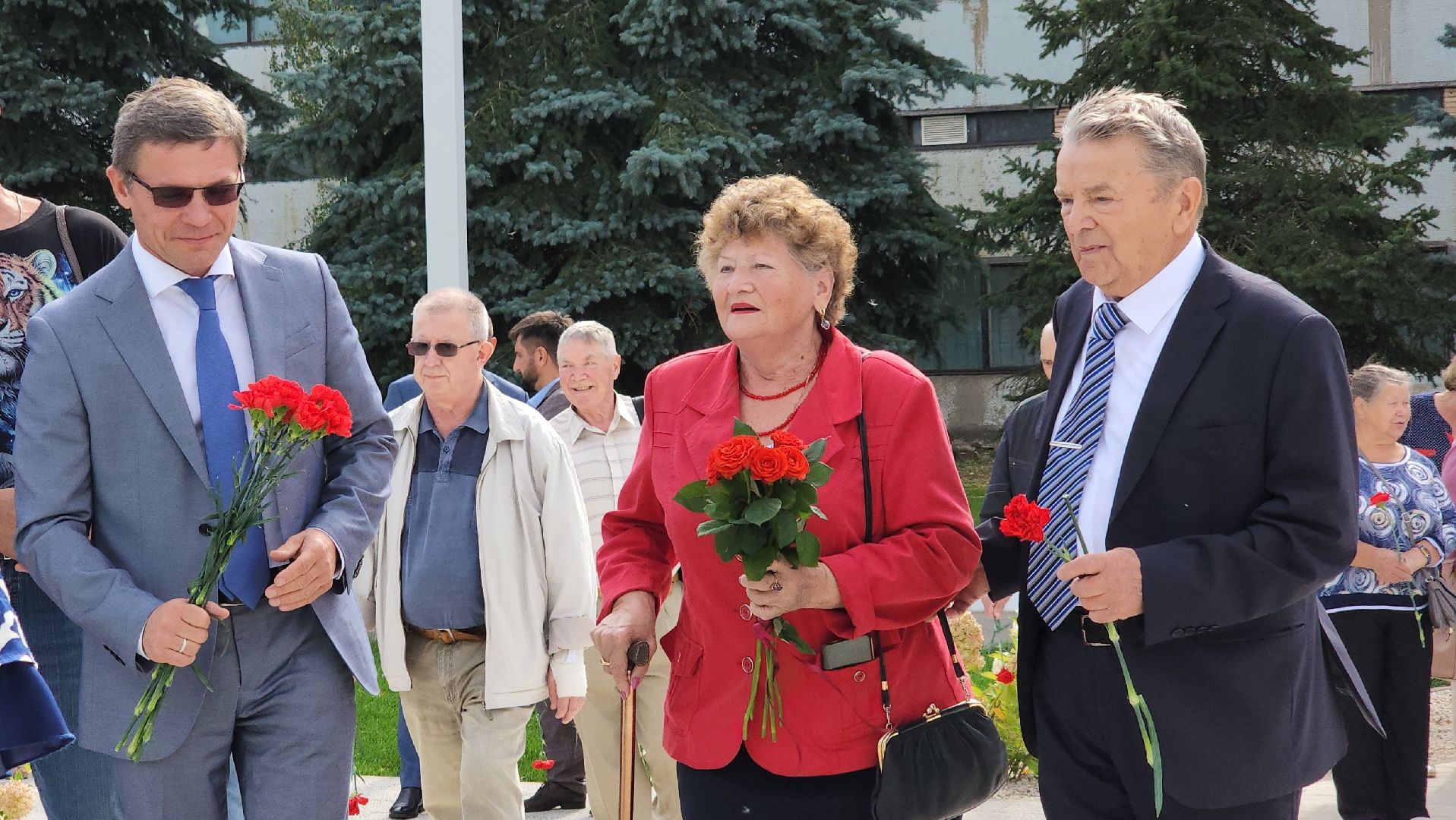 памятник, советский биолог, Щелковский биокомбинат, Лосино-Петровский,