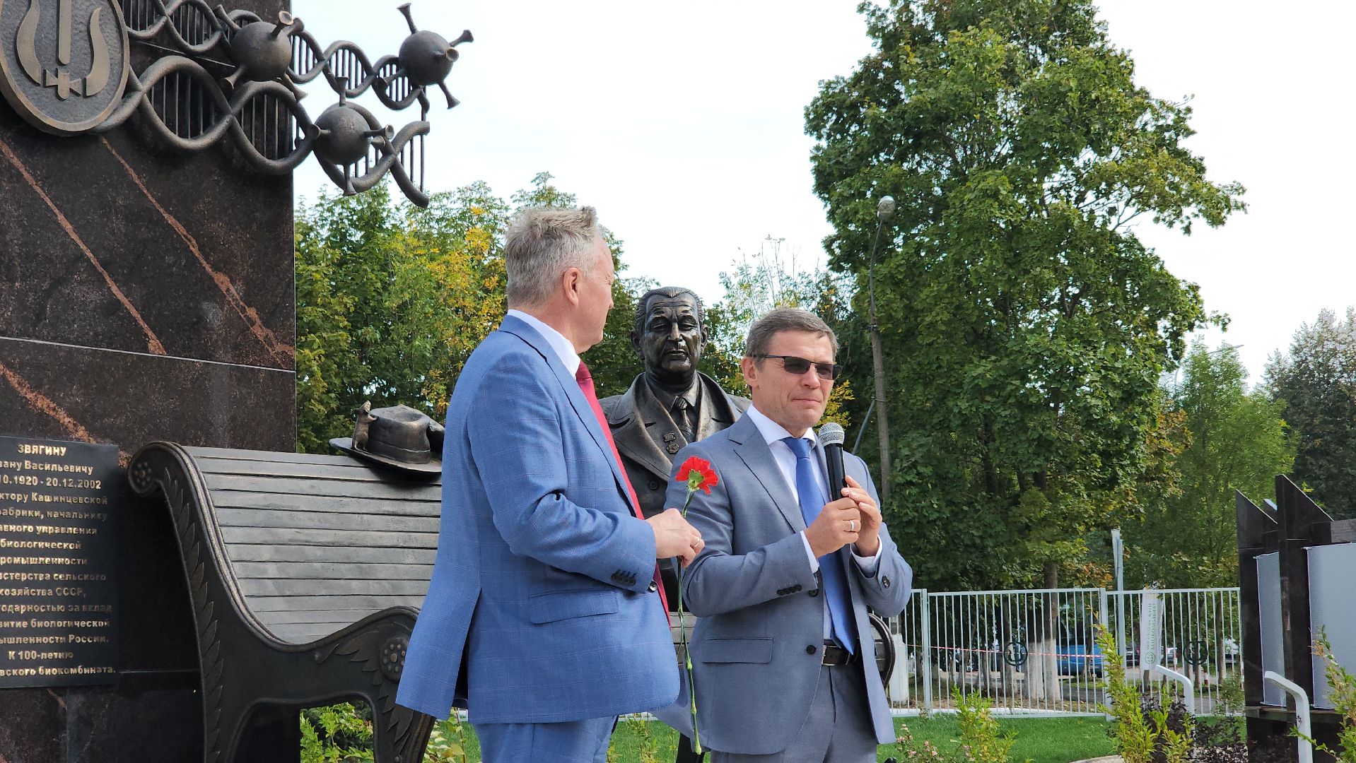 памятник, советский биолог, Щелковский биокомбинат, Лосино-Петровский,