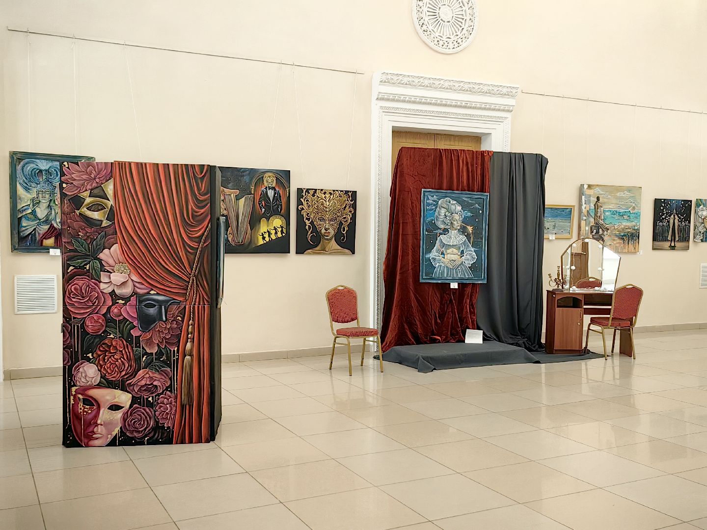 выставка картин, цдк, художница, творчество, сюрреализм, магия, свет, открытие,