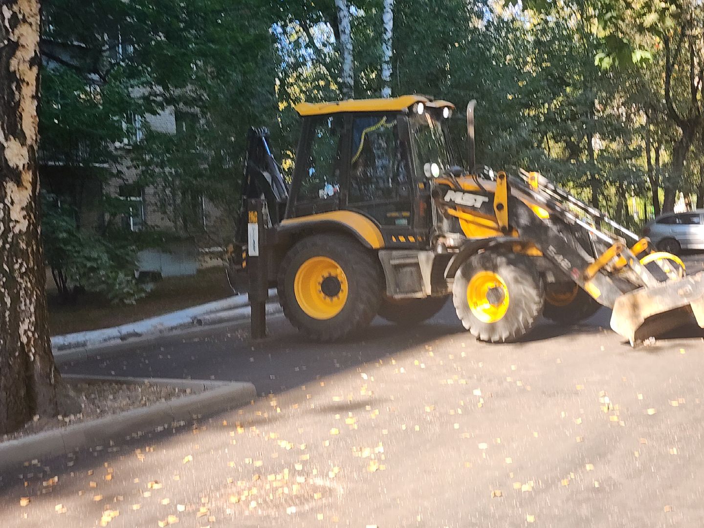 Благоустройство, придомовая территория, замена асфальта во дворе,