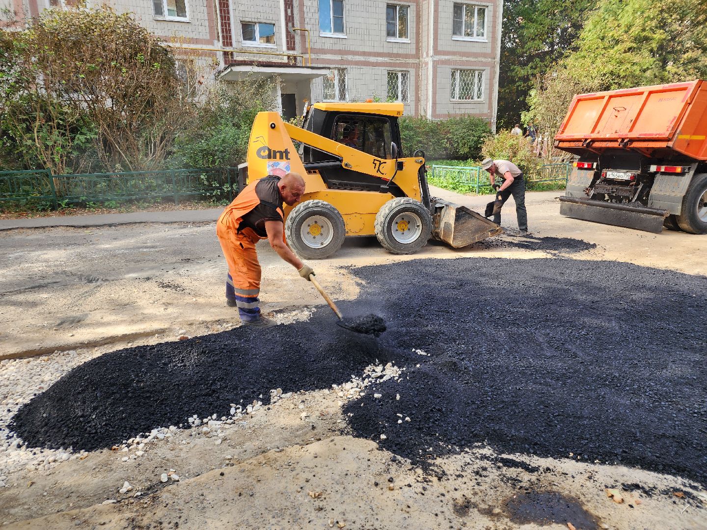 Чехов, улица Чехова, портал Добродел, обращения жителей, ямочный ремонт, дорожный ремонт, парковка, проезд, губернатор московской области,