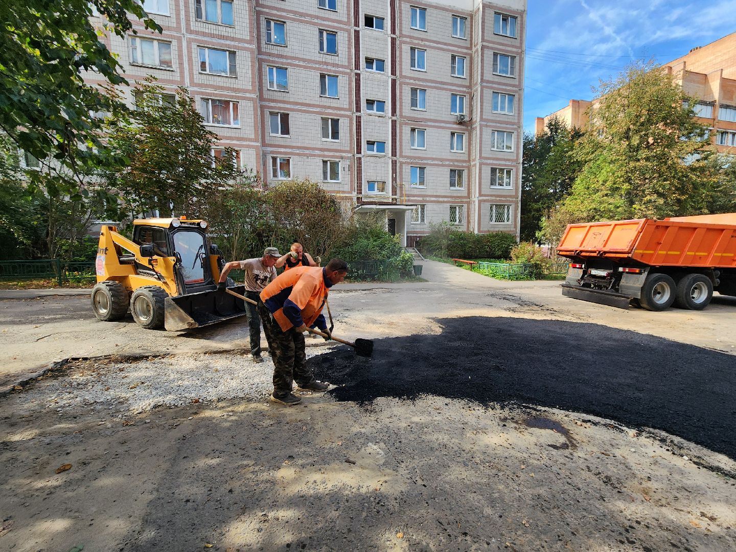 Чехов, улица Чехова, портал Добродел, обращения жителей, ямочный ремонт, дорожный ремонт, парковка, проезд, губернатор московской области,