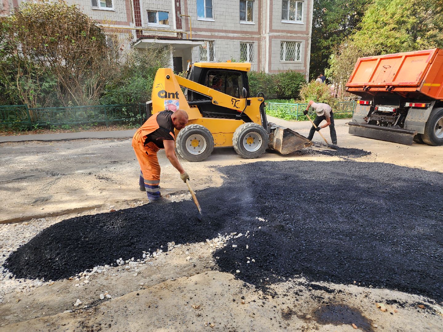 Чехов, улица Чехова, портал Добродел, обращения жителей, ямочный ремонт, дорожный ремонт, парковка, проезд, губернатор московской области,