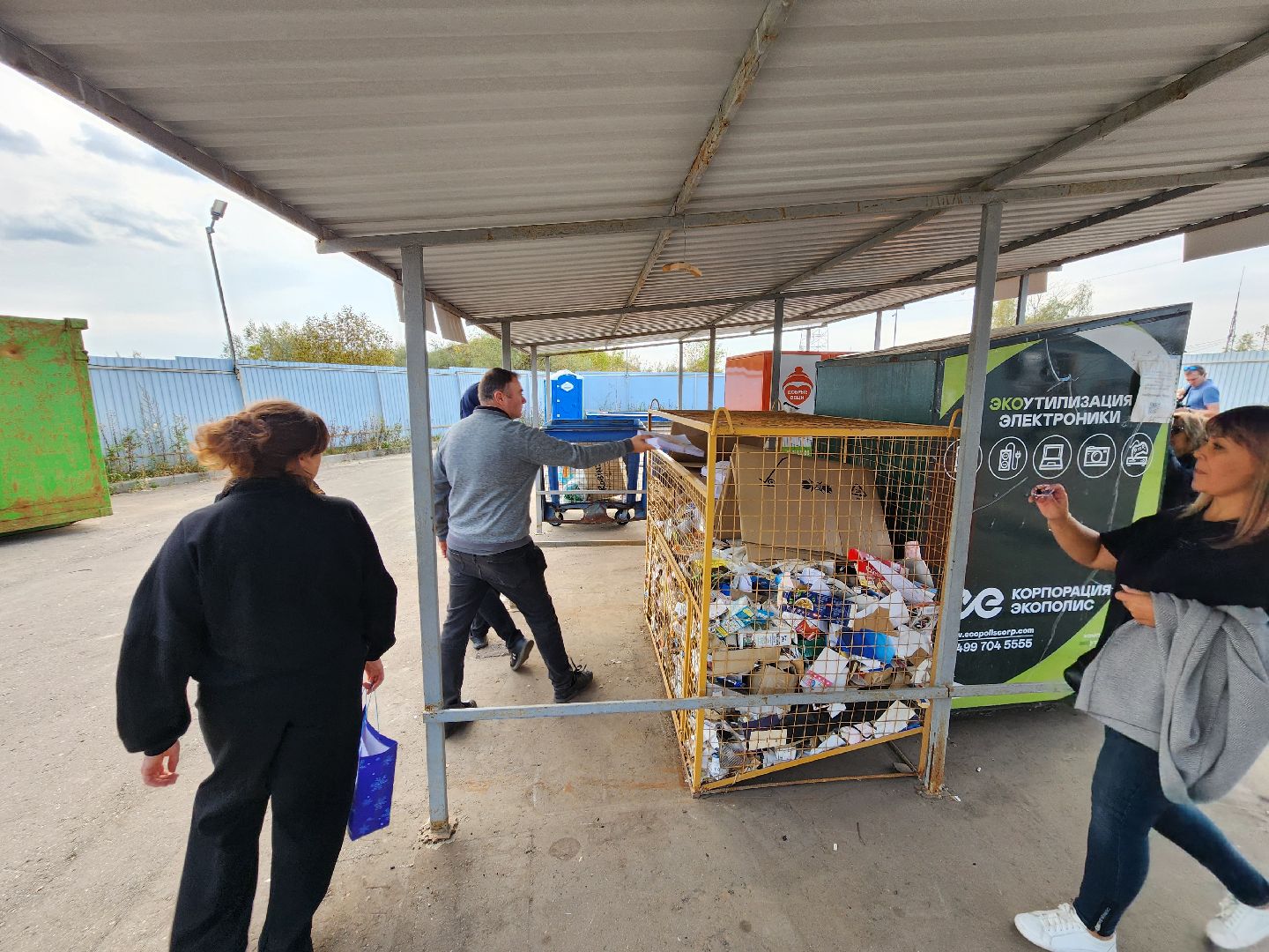 Чехов, улица 8 Марта, площадка Мегабак, открытие, раздельный сбор мусора, твердые коммунальные отходы, нацпроект экология,