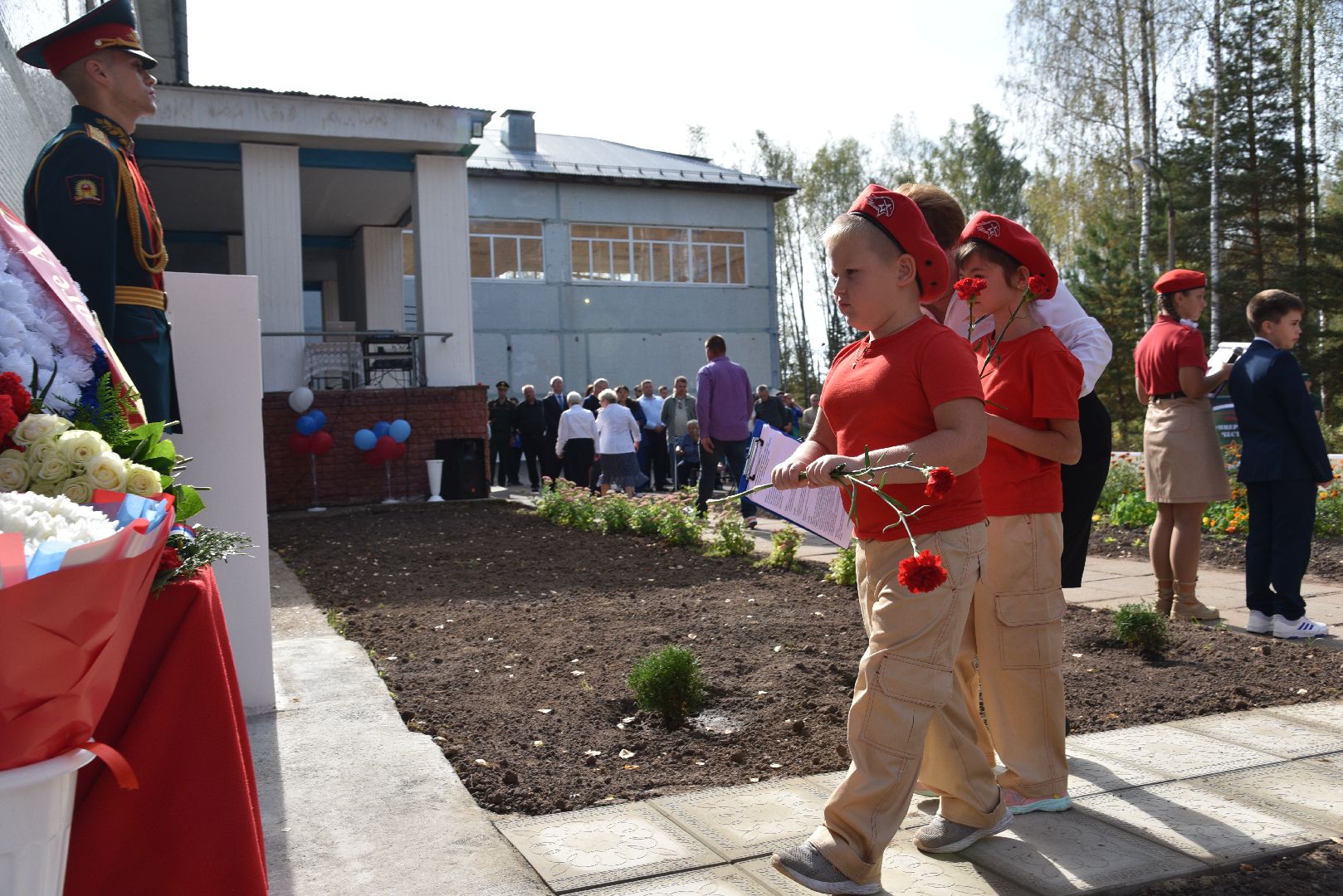 лотошино, микулино, микулинская гимназия, сво, памятная доска,