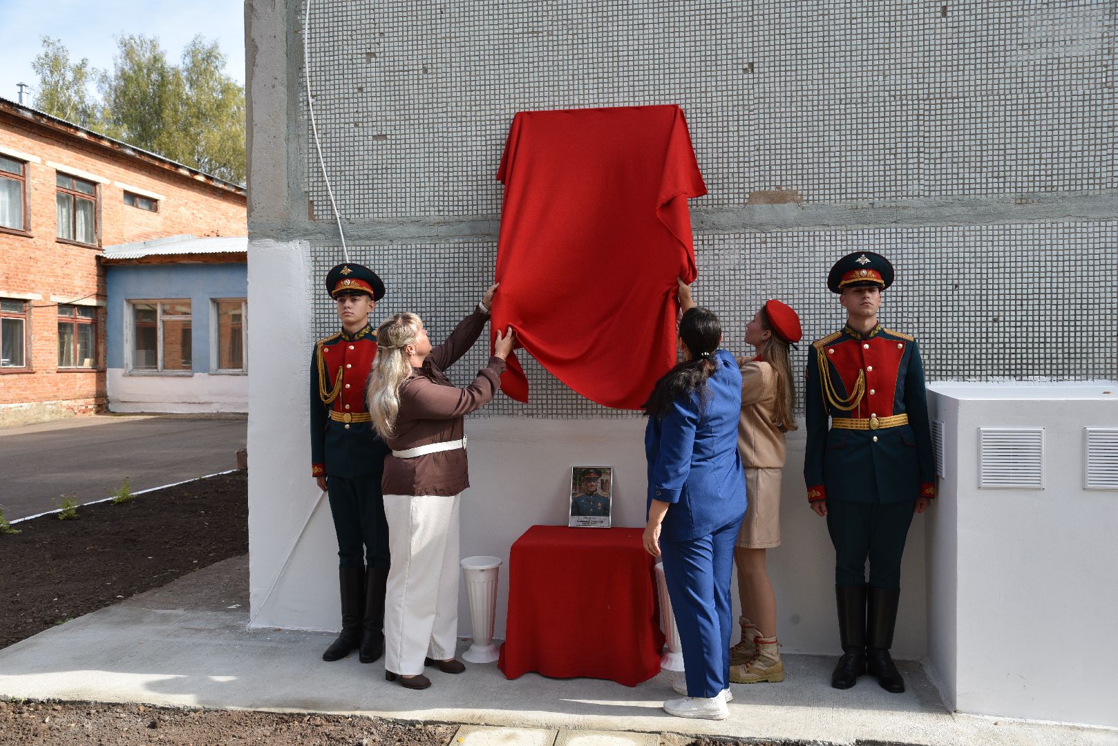 лотошино, микулино, микулинская гимназия, сво, памятная доска,