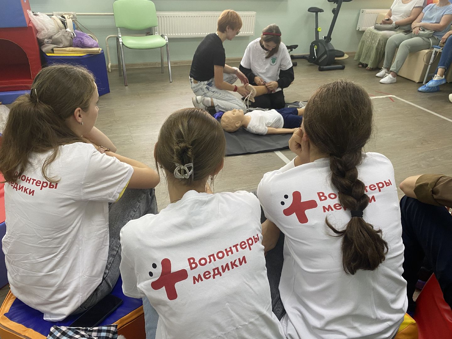 первая медицинская помощь, НИКИ детства, доврачебная помощь, помощь при травме, обучение волонтеров-медиков,