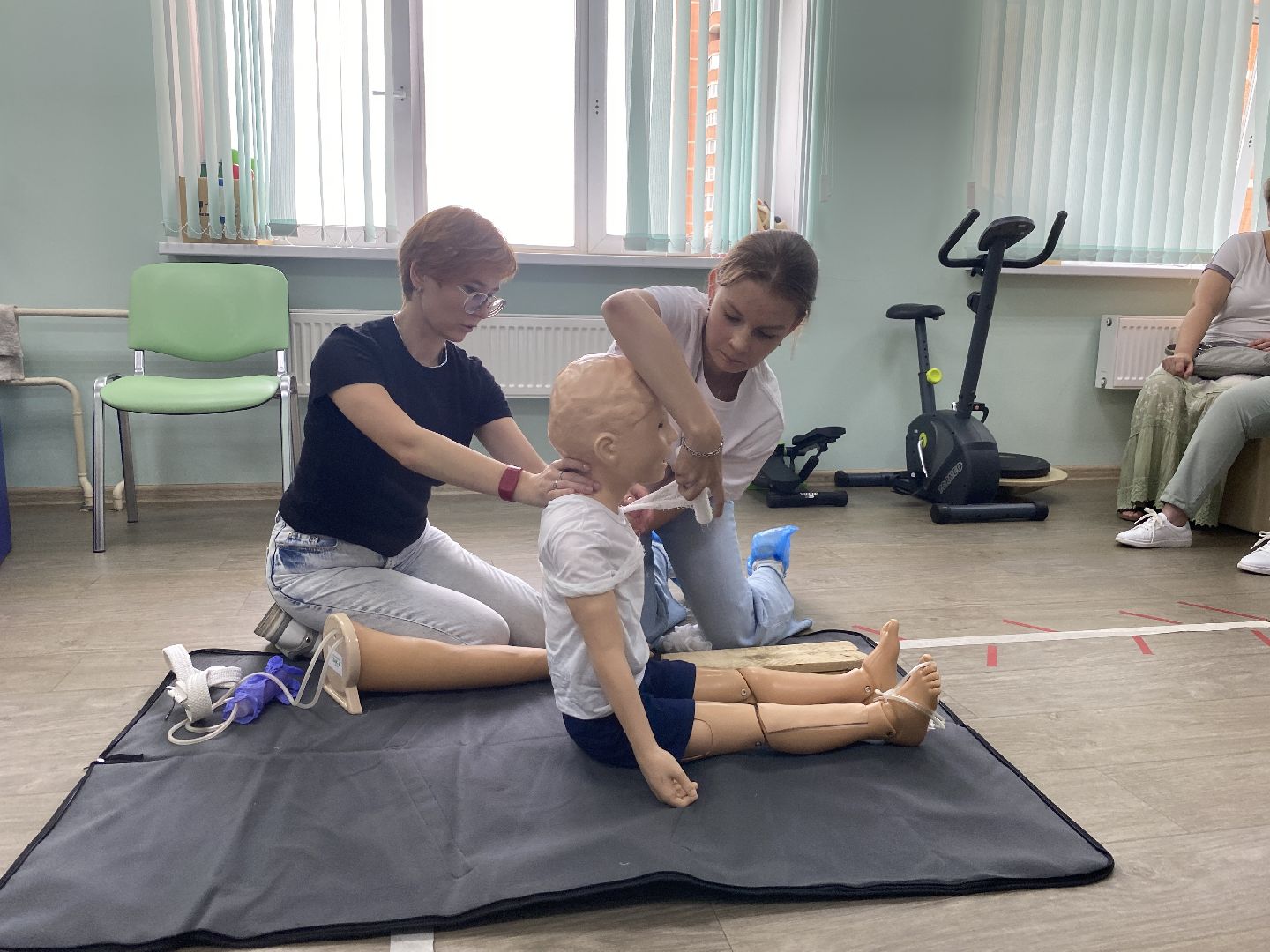 первая медицинская помощь, НИКИ детства, доврачебная помощь, помощь при травме, обучение волонтеров-медиков,