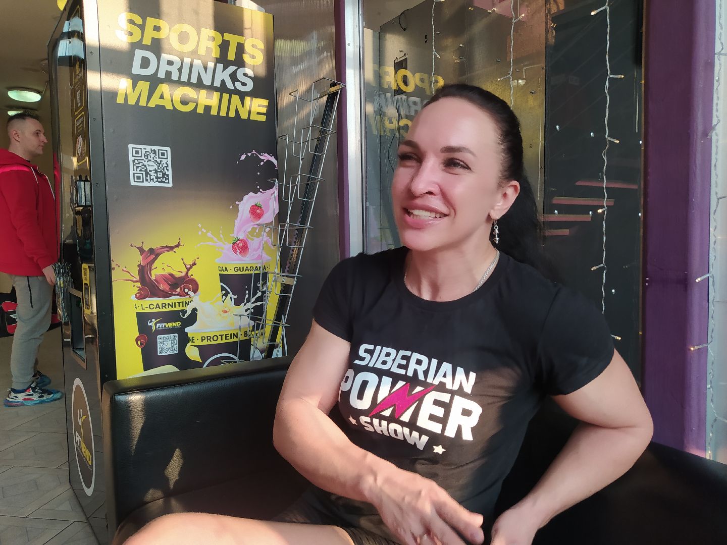 Спорт, подъём штанги на бицепс, соревнования, рекордсменка
