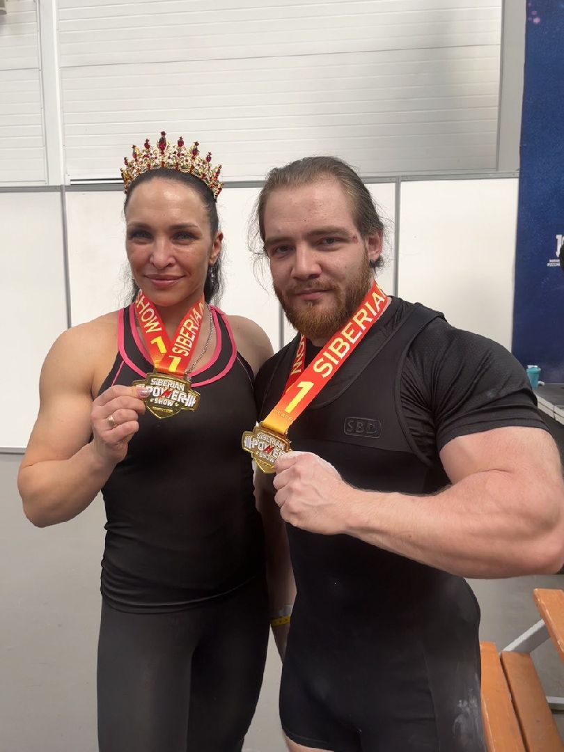 Спорт, подъём штанги на бицепс, соревнования, рекордсменка