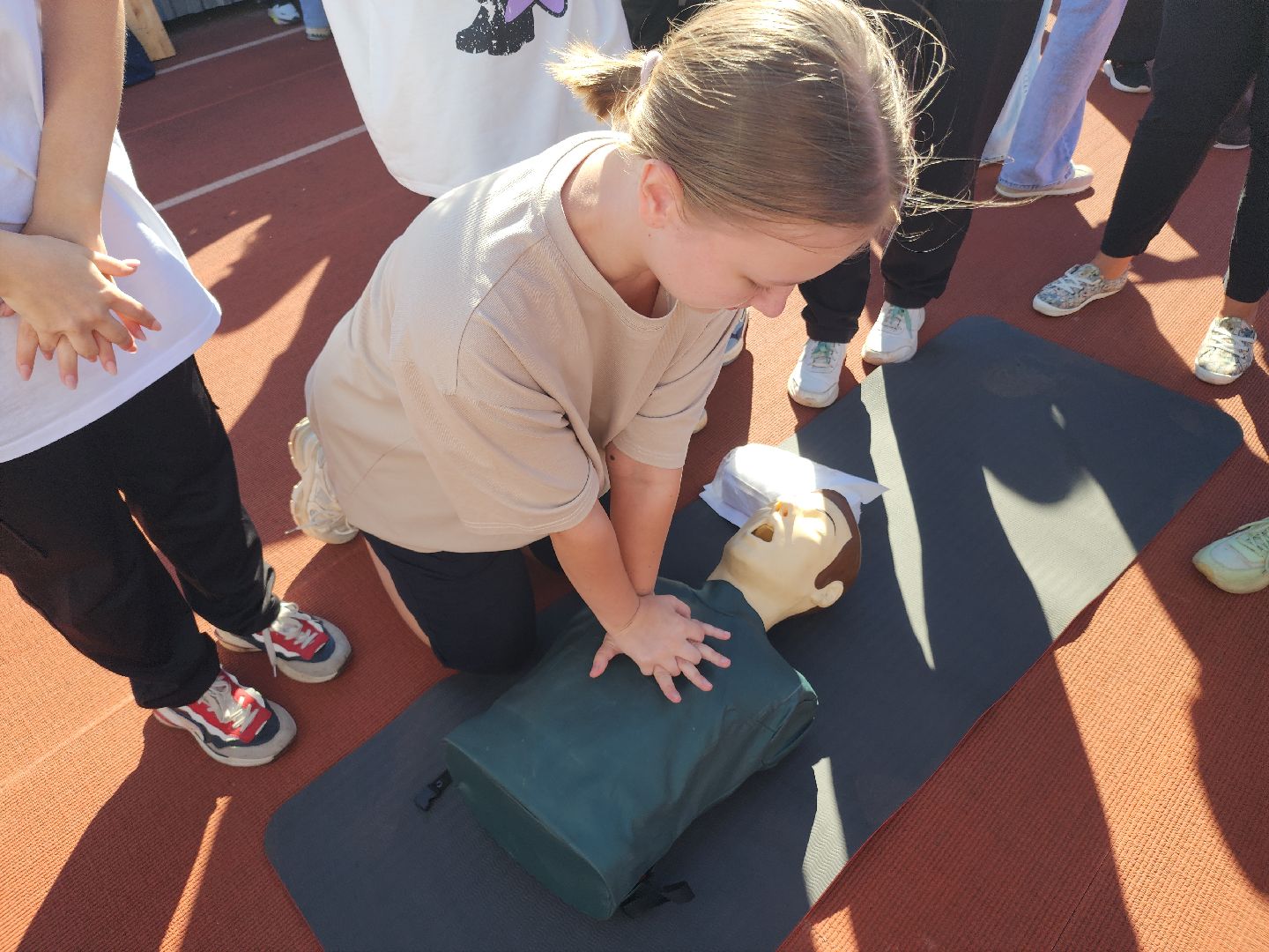 первая помощь, движение первых,