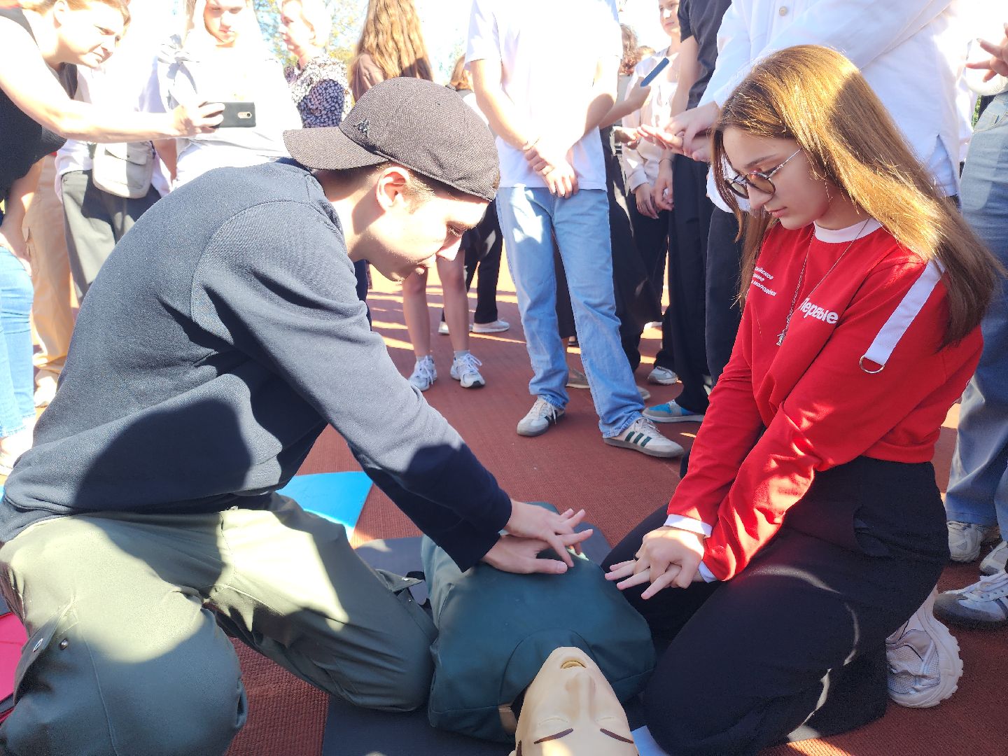 первая помощь, движение первых,