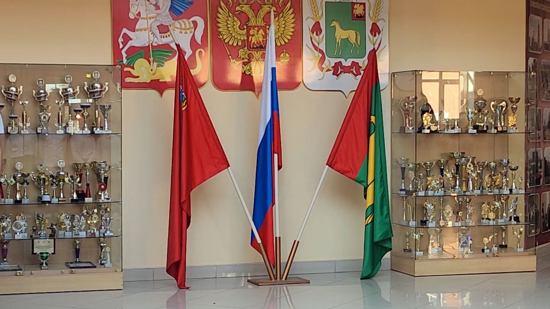 Бронницы, Гимназия имени Пушкина, Портреты участников СВО, Выставка портретов участников СВО, Уголь земли русской,