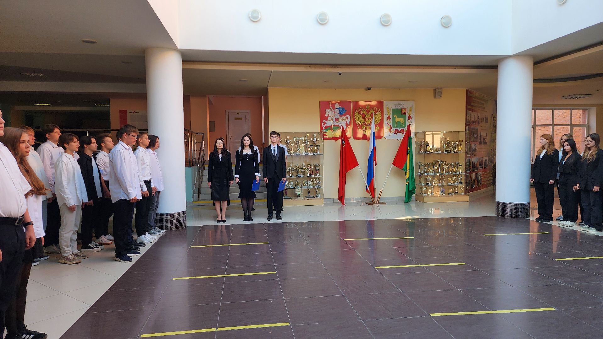 Бронницы, Гимназия имени Пушкина, Портреты участников СВО, Выставка портретов участников СВО, Уголь земли русской,