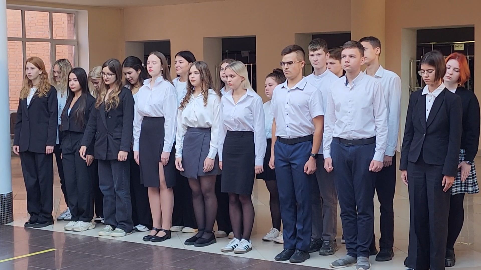 Бронницы, Гимназия имени Пушкина, Портреты участников СВО, Выставка портретов участников СВО, Уголь земли русской,