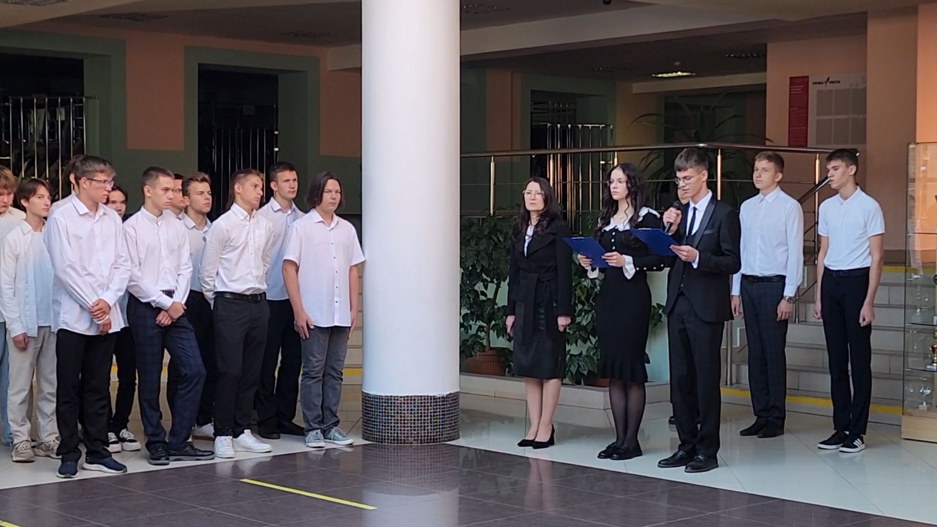 Бронницы, Гимназия имени Пушкина, Портреты участников СВО, Выставка портретов участников СВО, Уголь земли русской,