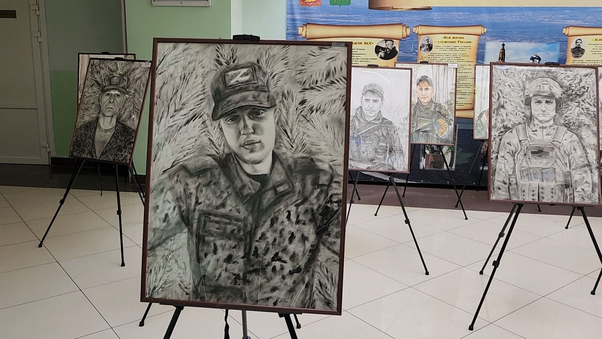 Бронницы, Гимназия имени Пушкина, Портреты участников СВО, Выставка портретов участников СВО, Уголь земли русской,