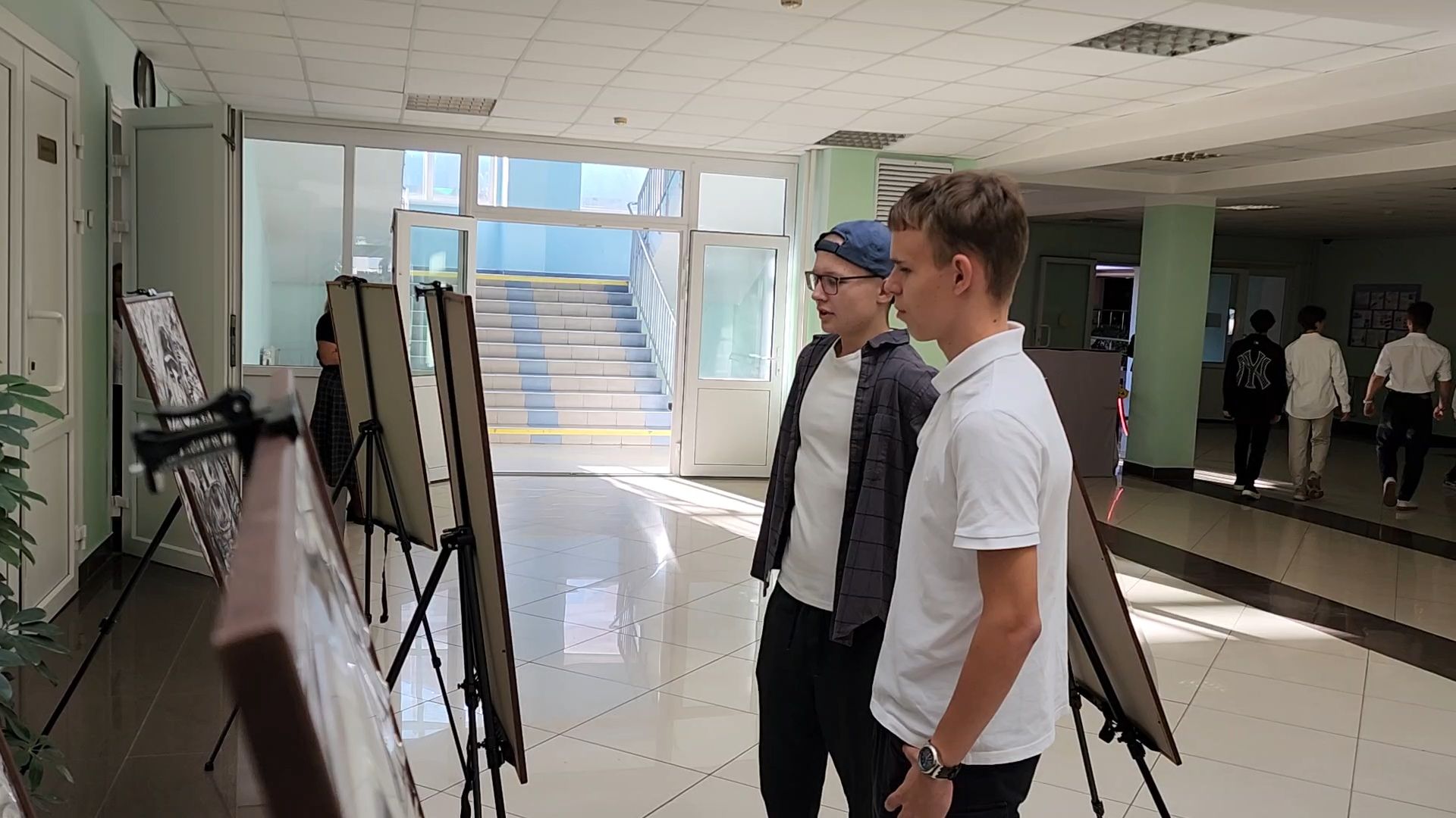 Бронницы, Гимназия имени Пушкина, Портреты участников СВО, Выставка портретов участников СВО, Уголь земли русской,