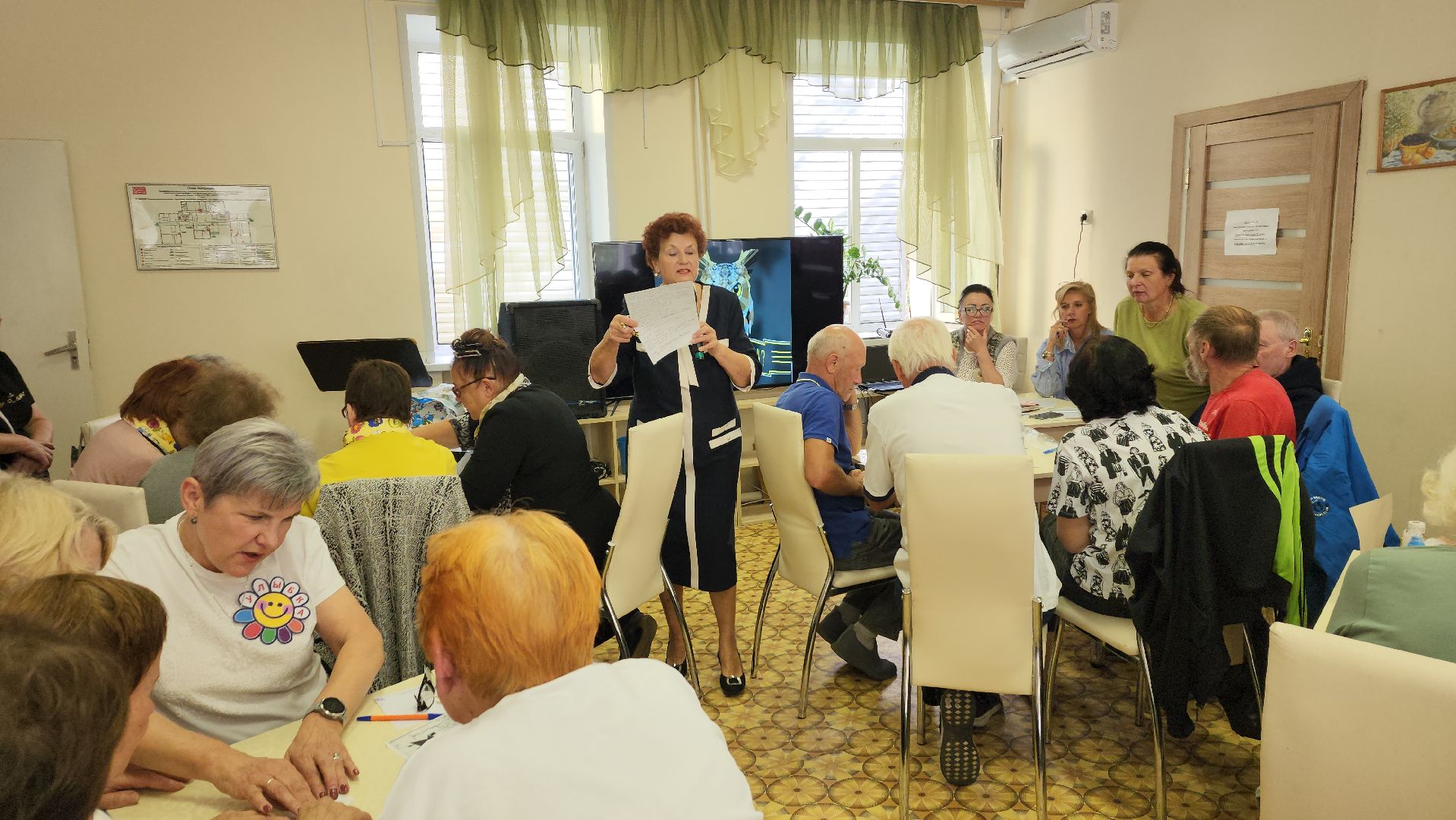 центр социального обслуживания, игра, интеллектуальная викторина, интеллектуальная игра, получатели социальных услуг, награждение,