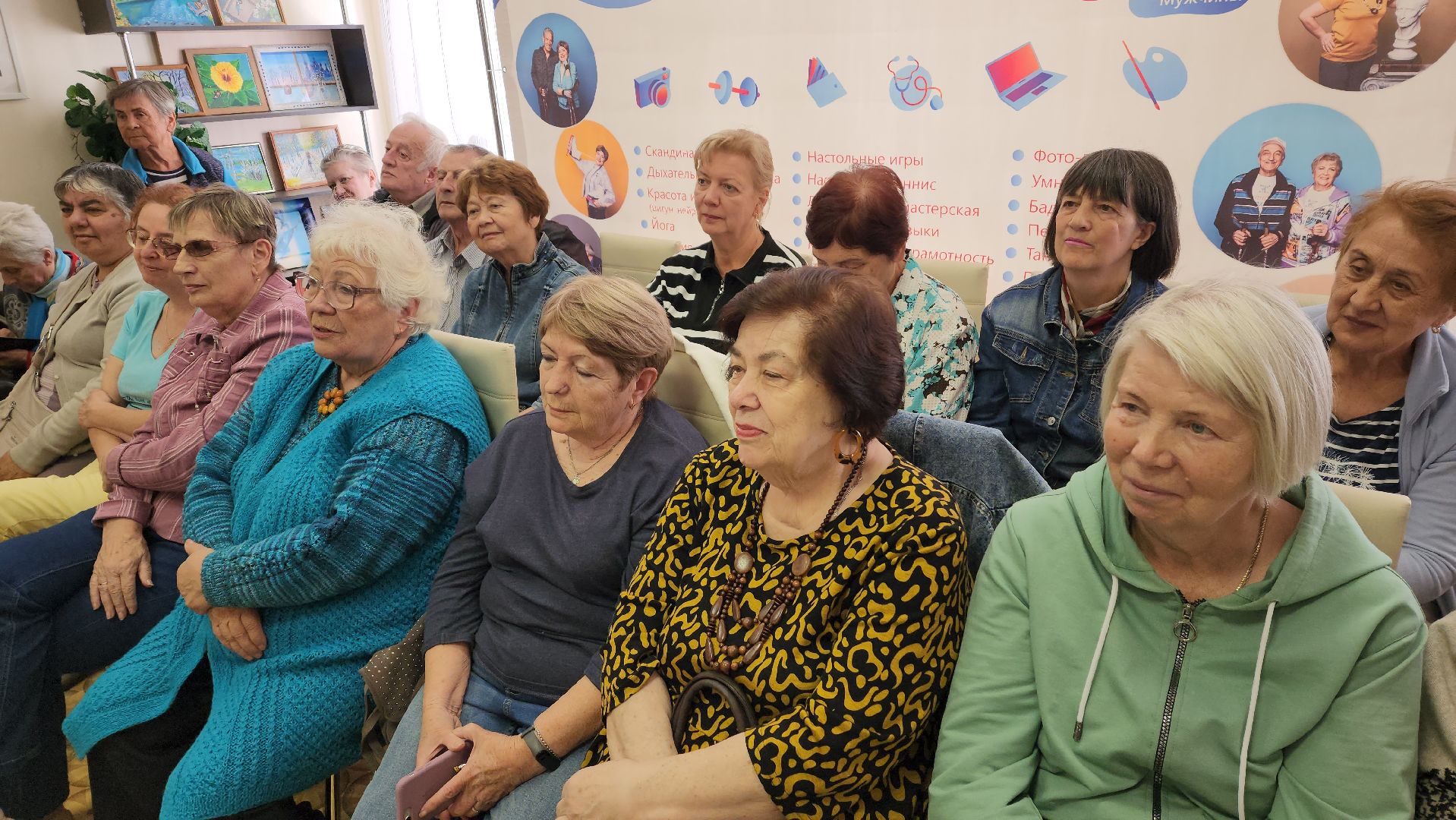 центр социального обслуживания, игра, интеллектуальная викторина, интеллектуальная игра, получатели социальных услуг, награждение,