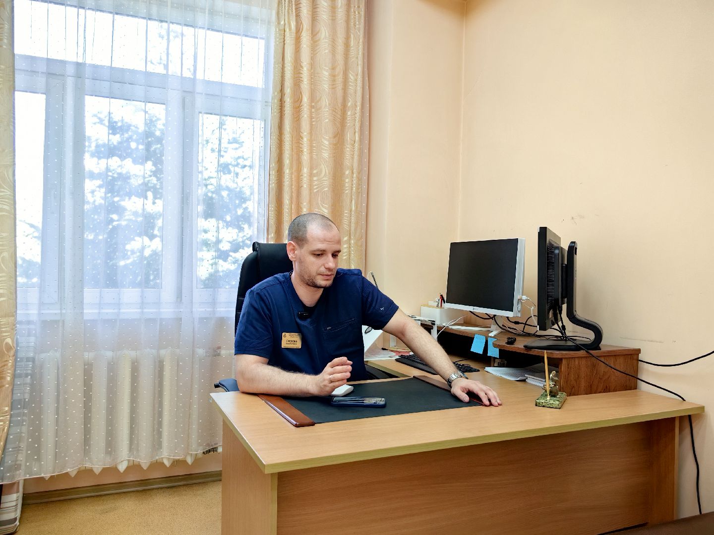 заведующий отделением, урология, больница, врач, операционная, высокотехнологичное оборудование,