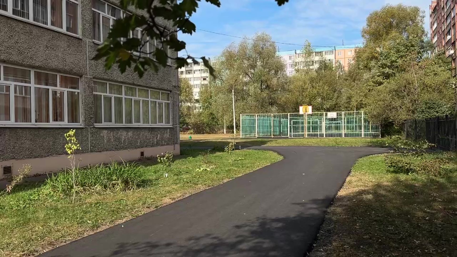 Реутов, жалоба, добродел, школа 6, асфальт, новое полотно, пирог,