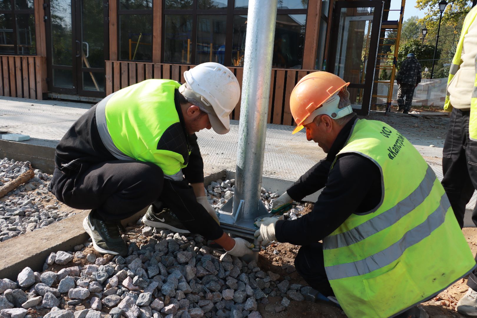 каток в парке, строителтство, коньки,