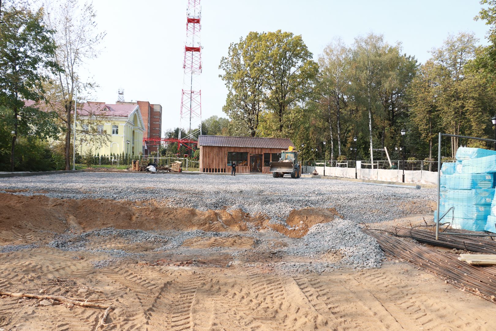 каток в парке, строителтство, коньки,