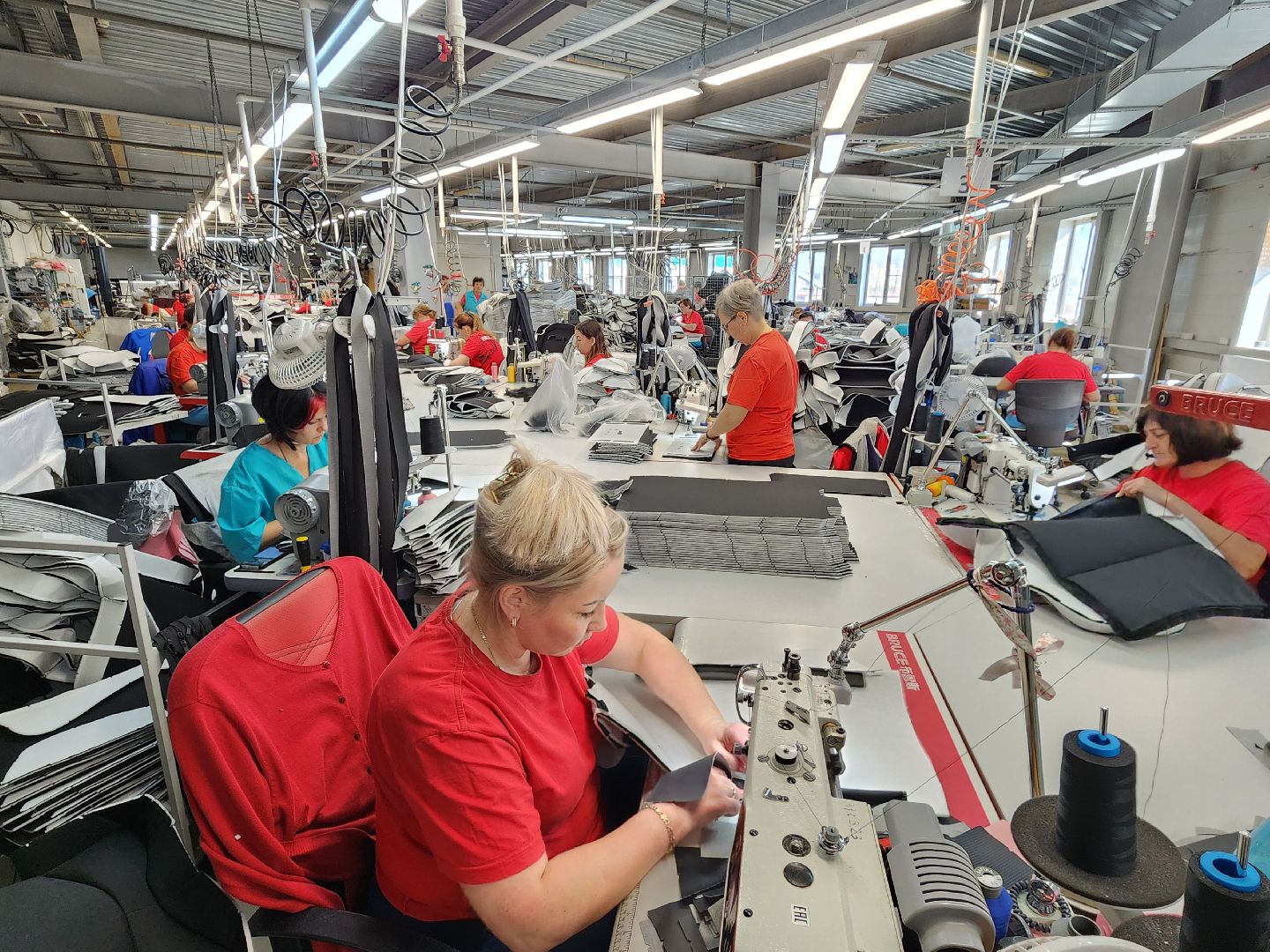 Чехов, мебельная фабрика, производитель мебели, кресла, стулья, Бюрократ, импортозамещение, комплектующие,