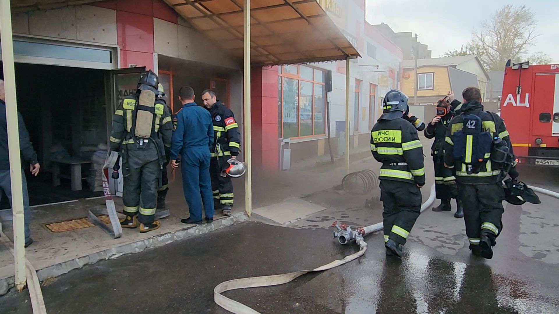 Бронницы, Пожар в ТЦ, Подар в Бронницах, Тушение пожара в Бронницах,
