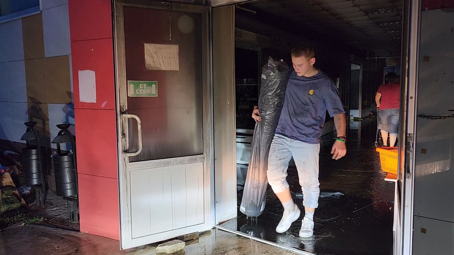 Бронницы, Пожар в ТЦ Тетрис, Пожар в Бронницах, Сотрудники ТЦ,