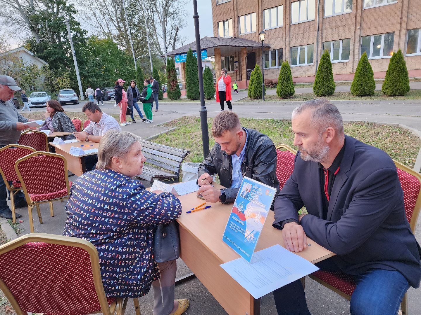 Чехов, село Троицкое, выездная администрация, встреча с жителями, обращения жителей, деревня Ивачково, ремонт дороги, очистка канавы, содержание территории, дорожный ремонт,