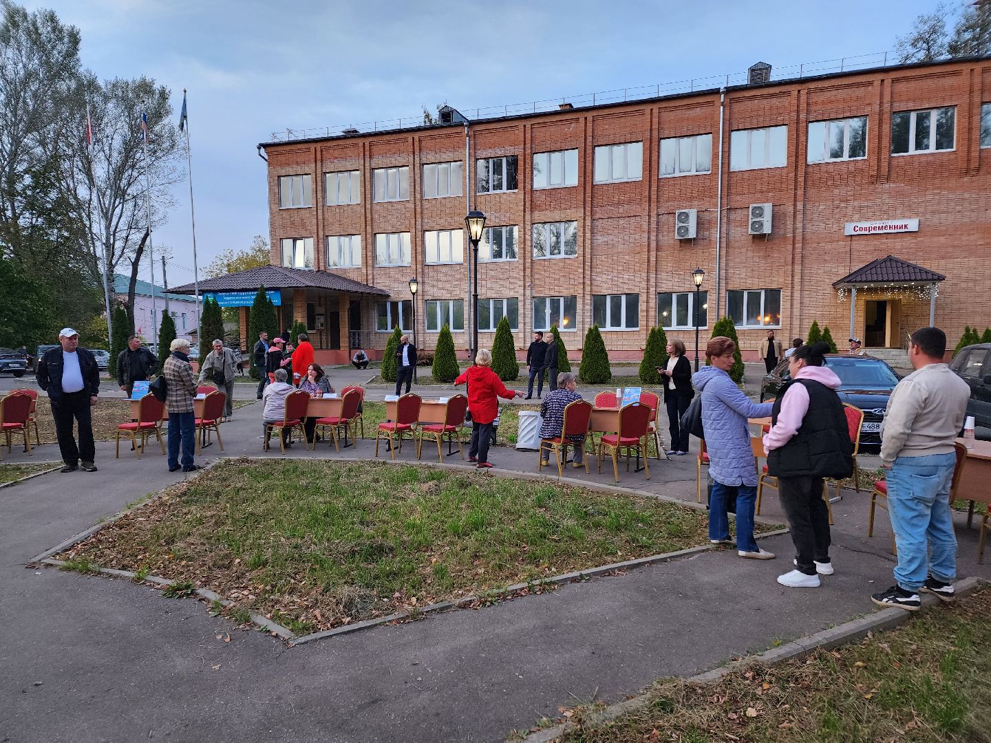 Чехов, село Троицкое, выездная администрация, встреча с жителями, обращения жителей, деревня Ивачково, ремонт дороги, очистка канавы, содержание территории, дорожный ремонт,