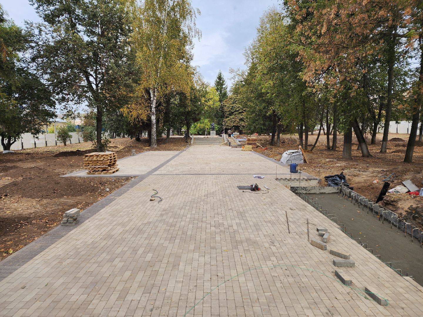 Чехов, бульвар Чехова, реконструкция, благоустройство, строительство, фонтан, малые архитектурные формы, пешеходные дорожки, нацпроект жилье и городская среда, готовность объекта, сквер Чехова,