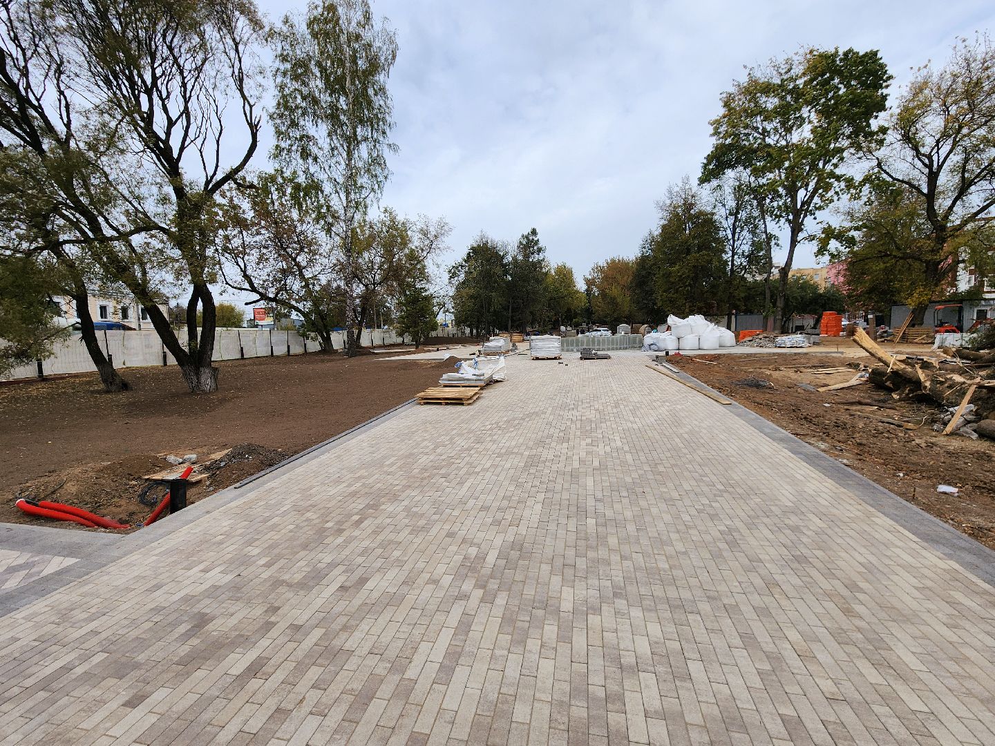 Чехов, бульвар Чехова, реконструкция, благоустройство, строительство, фонтан, малые архитектурные формы, пешеходные дорожки, нацпроект жилье и городская среда, готовность объекта, сквер Чехова,