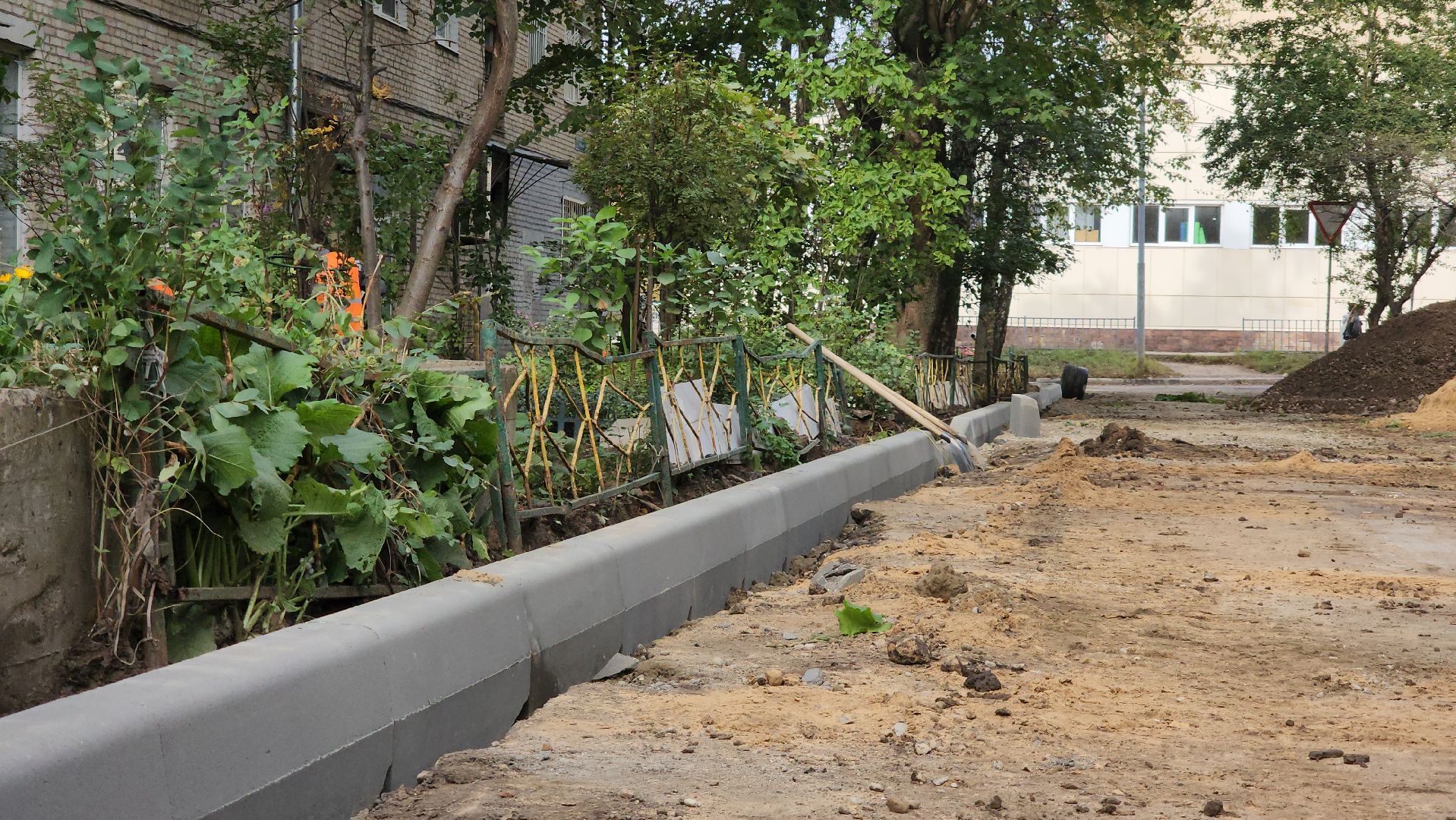 благоустройство дворов, бордюрный камень, Лобня,