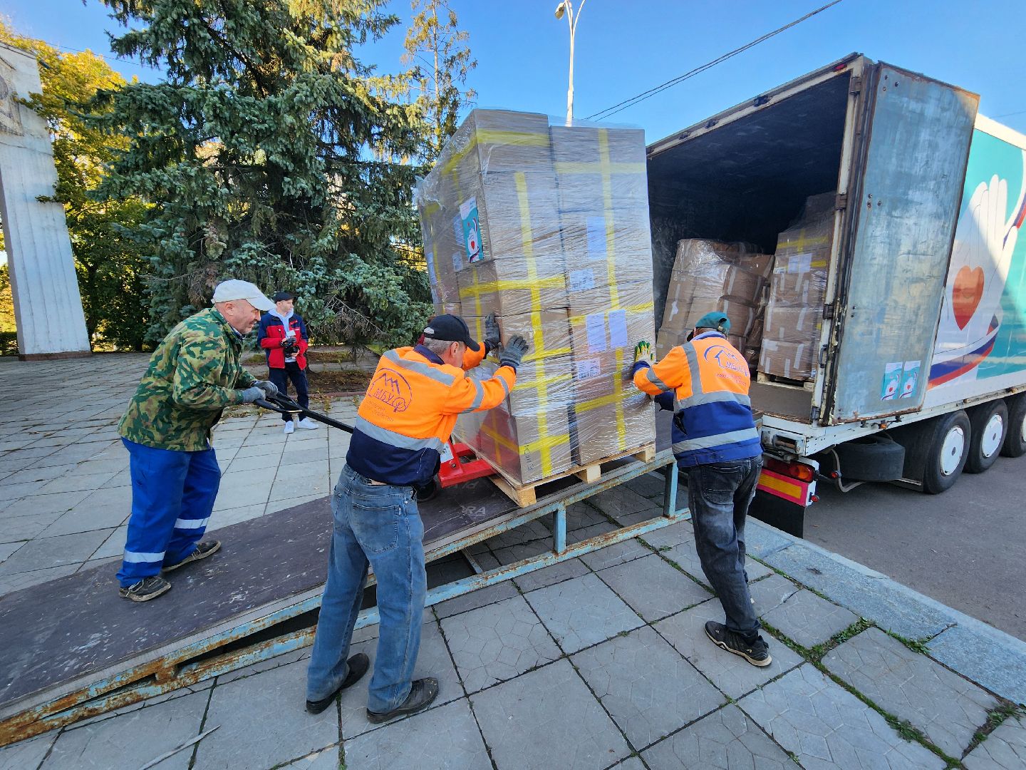 волонтеры подмосковья, гуманитарная помощь, одинцово,