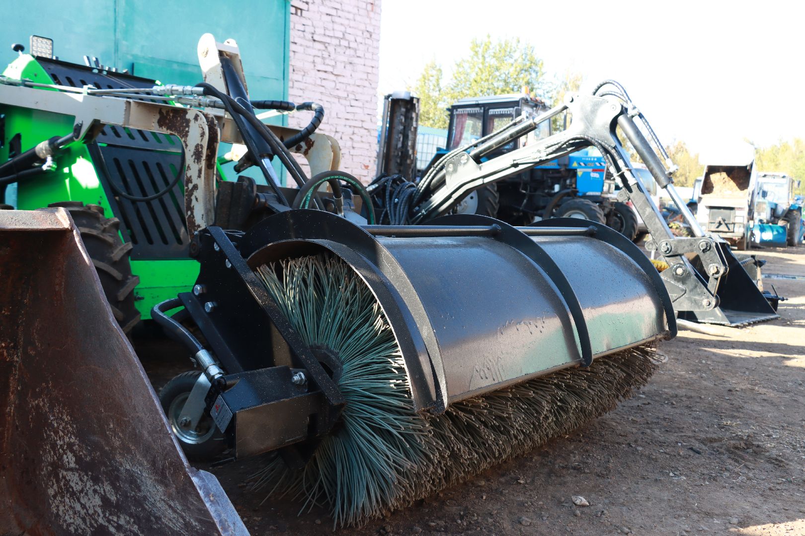 погрузчик, благоустровйство, дорожное хозяйство,