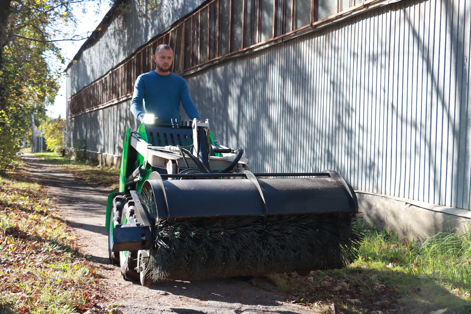 погрузчик, благоустровйство, дорожное хозяйство,