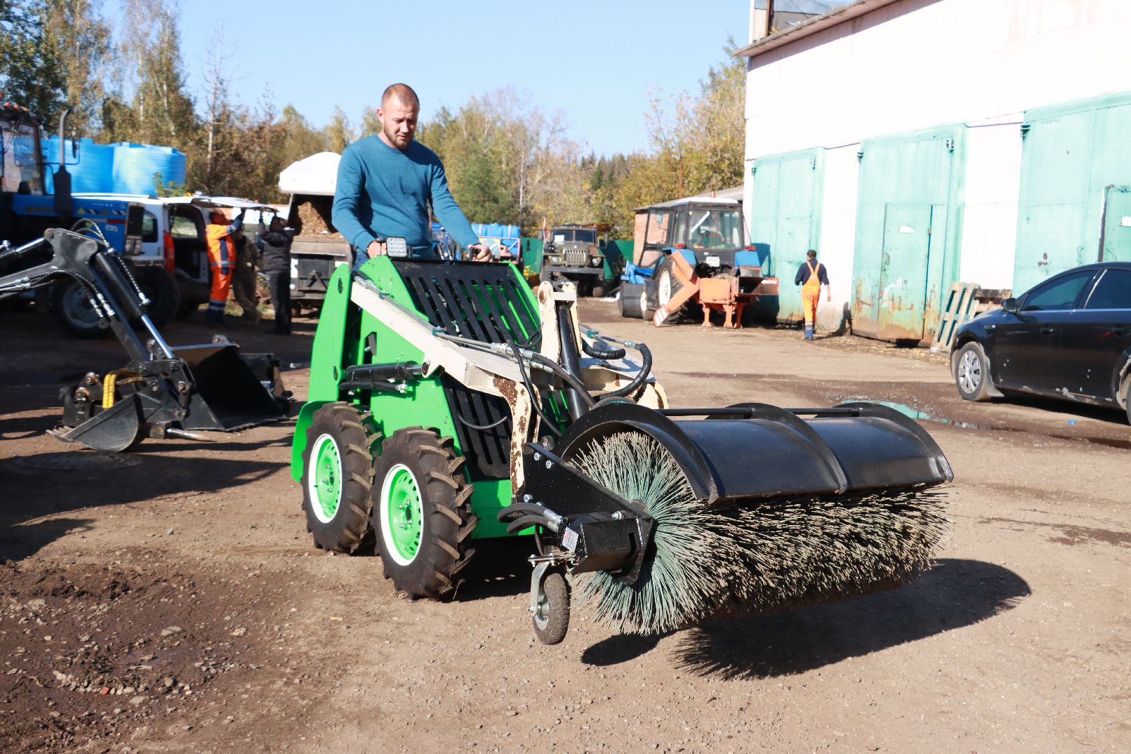 погрузчик, благоустровйство, дорожное хозяйство,