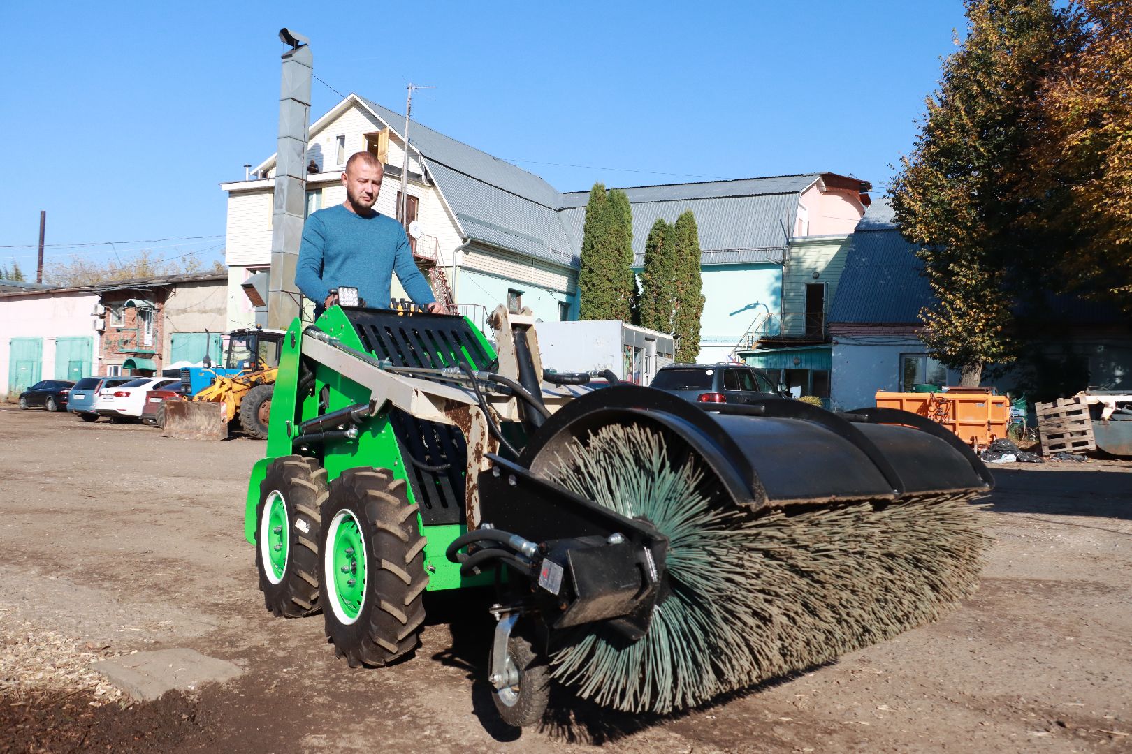 погрузчик, благоустровйство, дорожное хозяйство,