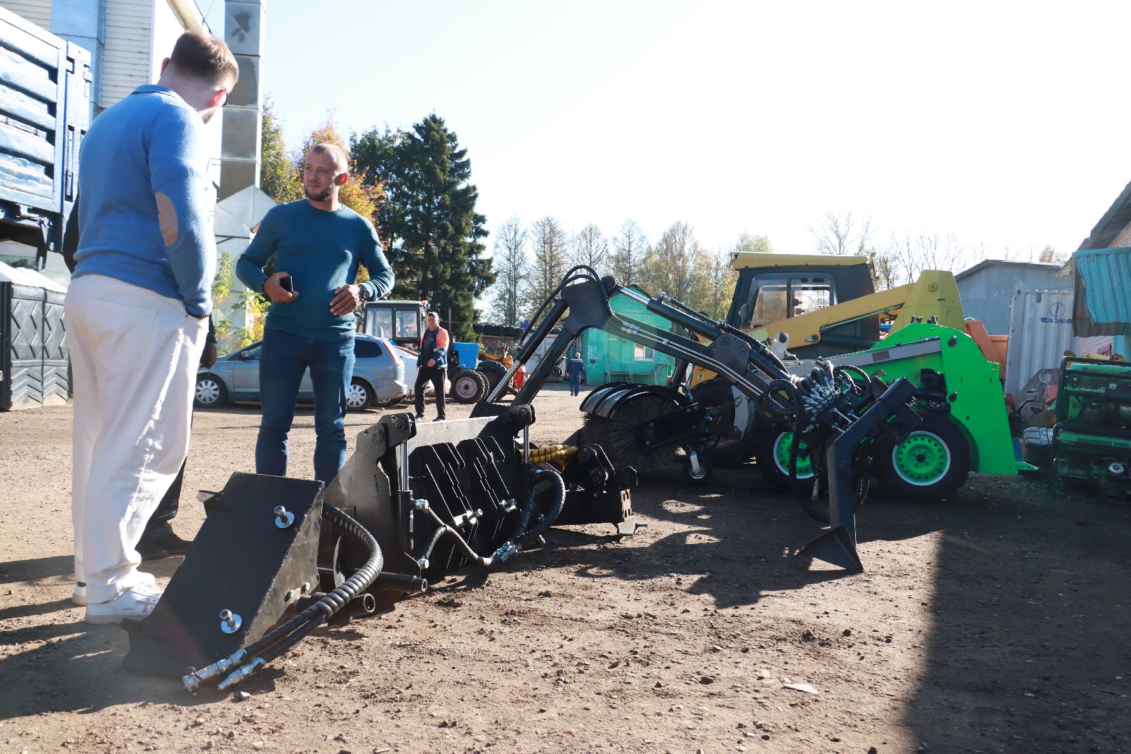 погрузчик, благоустровйство, дорожное хозяйство,