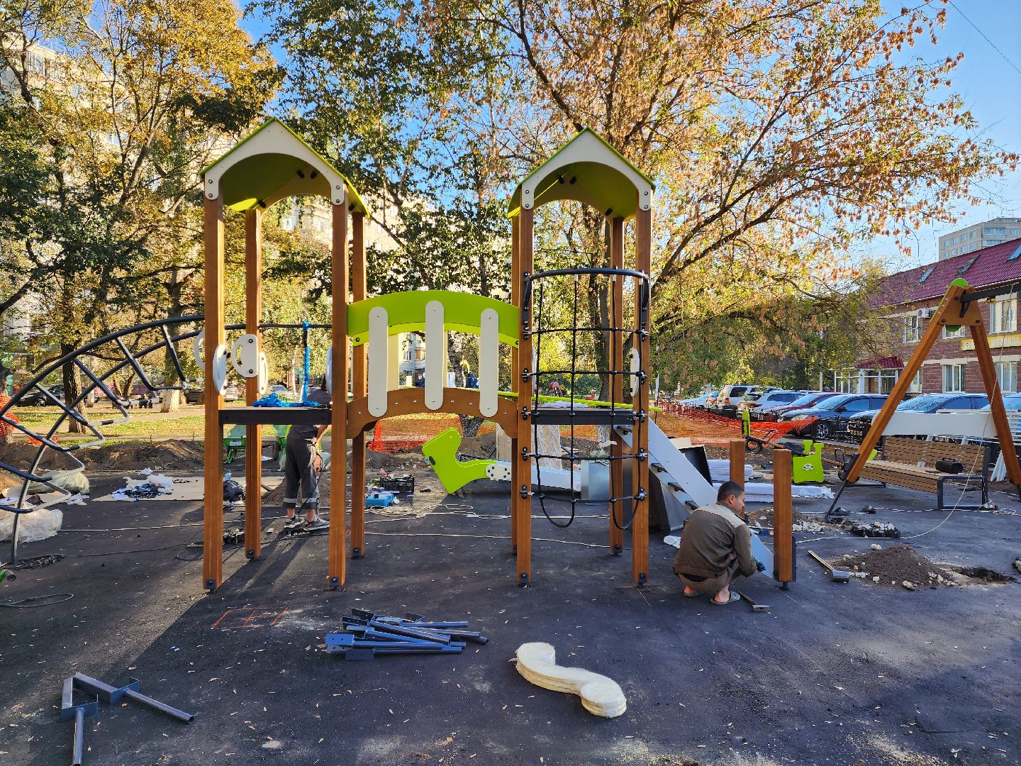 раменское, благоустройство, монтаж детского игрового комплекса на Гурьева 26,